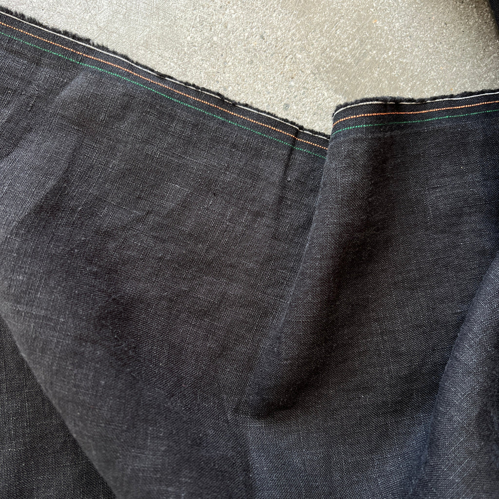 Tussock Black