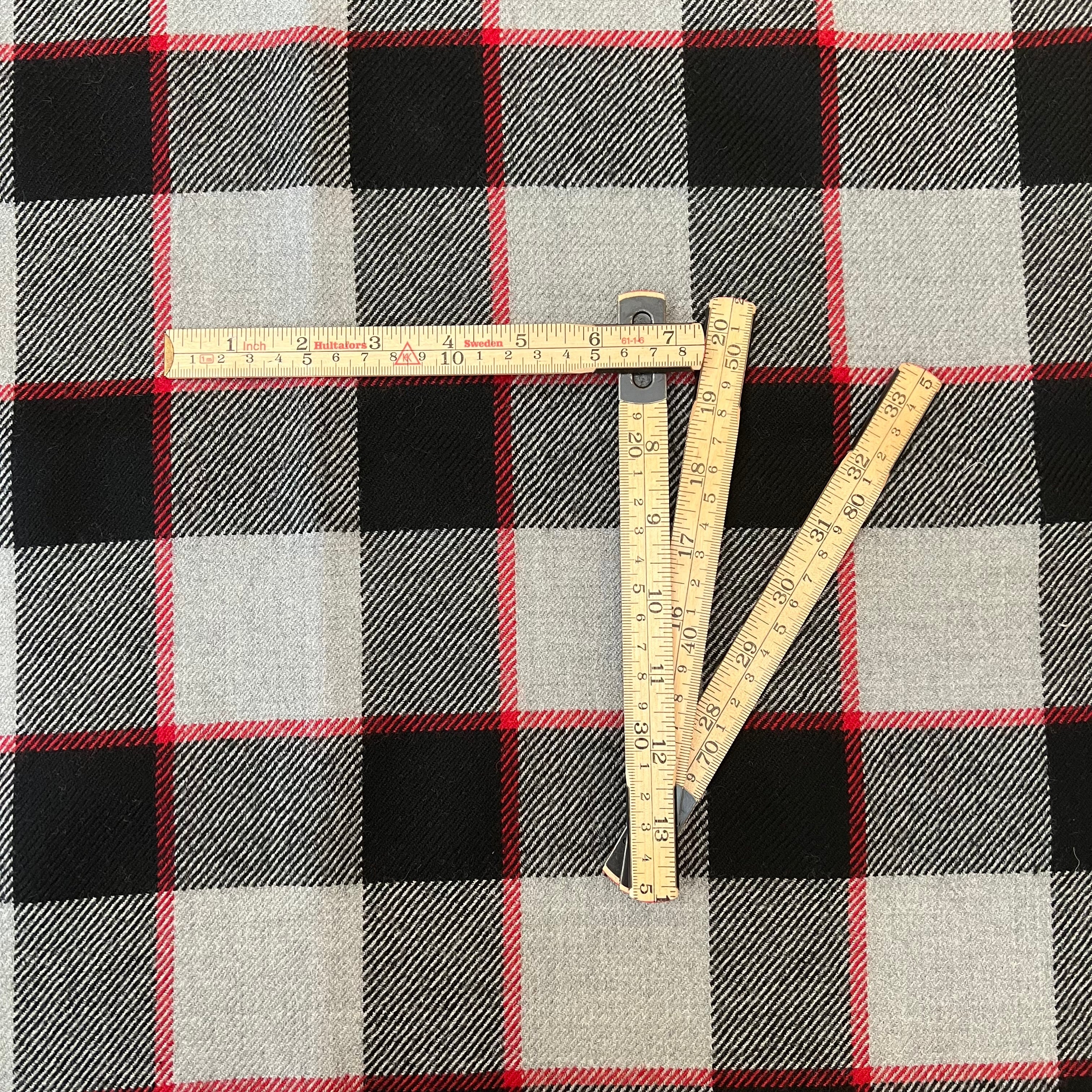 Malcolm Grey/black/red plaid
