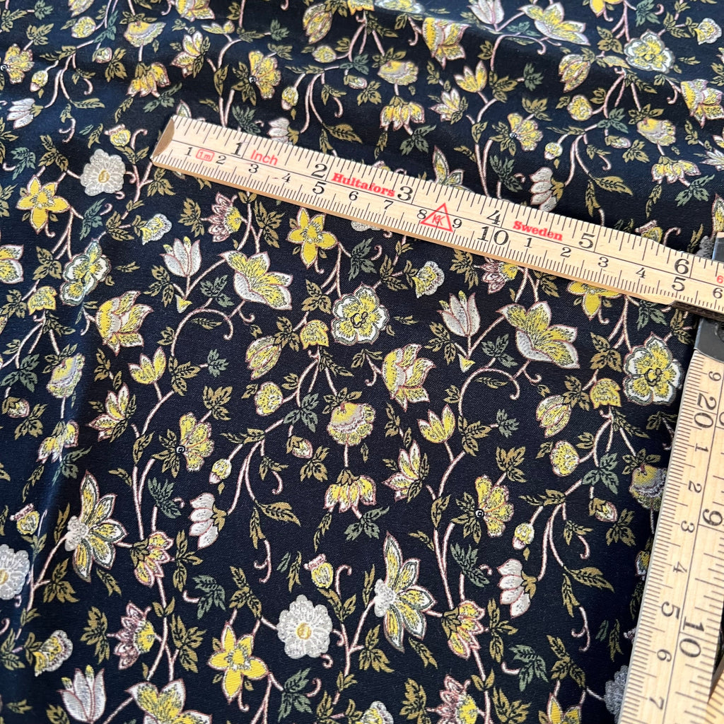 Round the Garden Path Navy/gold/white floral
