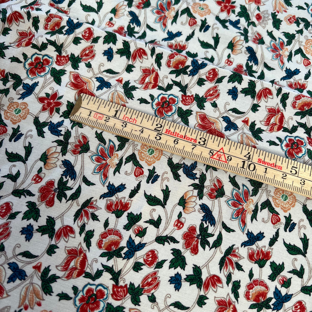 Round the Garden Path White/pink/red floral