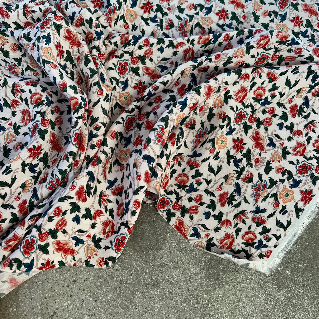 Round the Garden Path White/pink/red floral