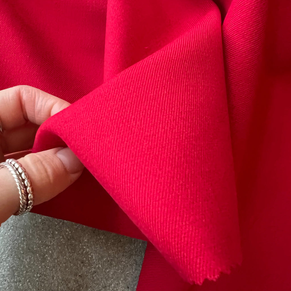 Calais True red