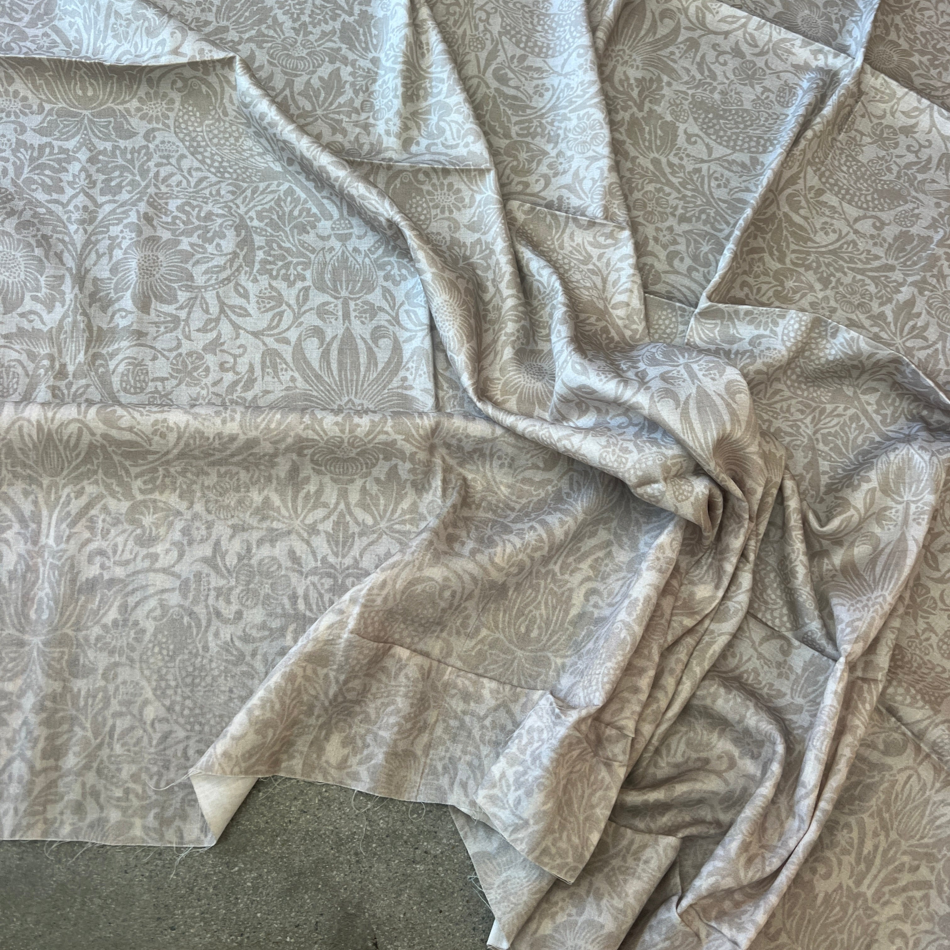 Magpie Pale grey/white Scandinavian print