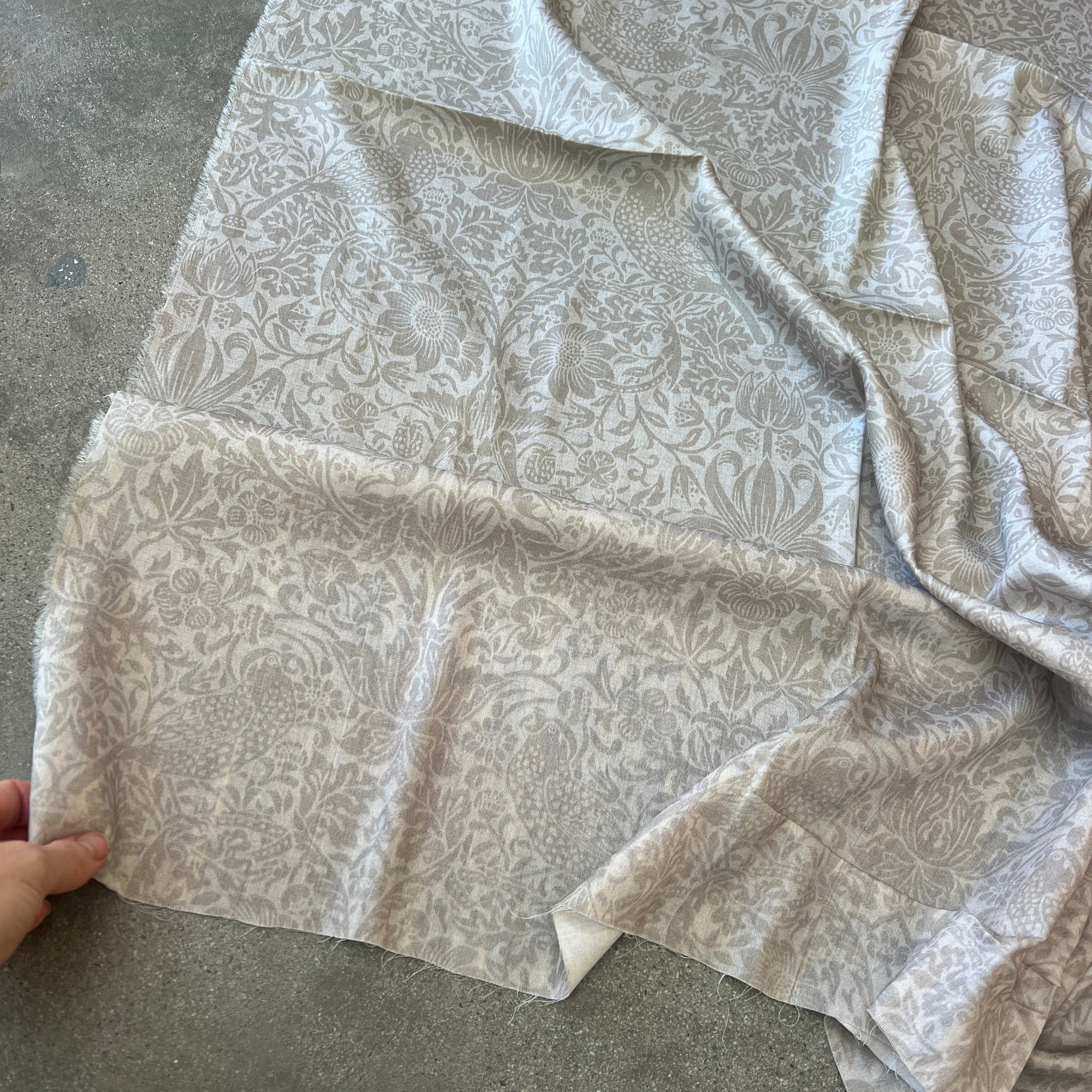 Magpie Pale grey/white Scandinavian print